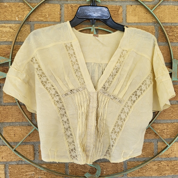 Free People Leora Light Yellow Lace Cap Sleeve V Neck Blouse Women's Size L - Picture 2 of 8